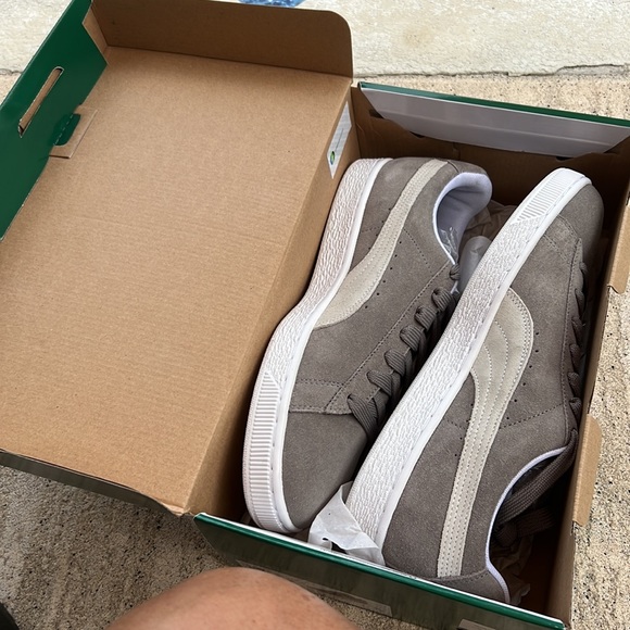 Puma Suede Classic* Steeple Gray and White 352634 66. Size 8. NWT.0 - Picture 4 of 7
